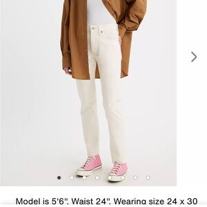 Levi’s original fit women’s jean, size 28. New with Tags!